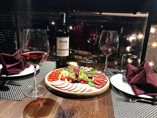 thưởng thức vang Chile Rios Cabernet Sauvignon