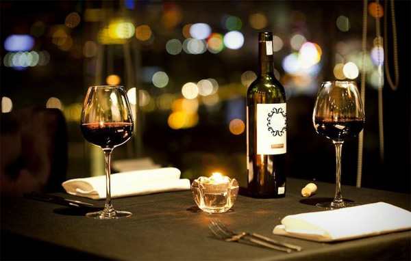 Làm thế nào để chọn 1 chai rượu vang cho buổi hẹn hò của bạn ?